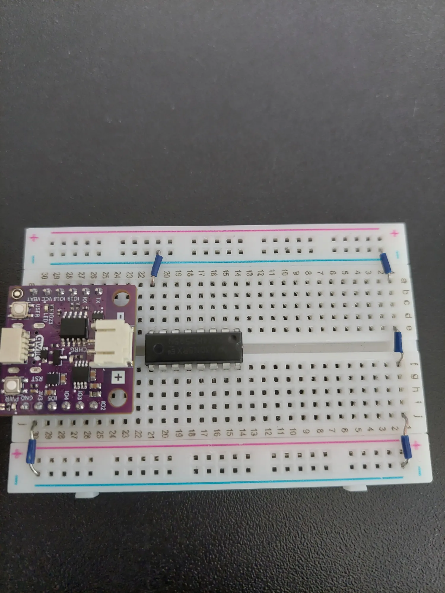Short blue jumper connecting the shift register ground pin to the top rail